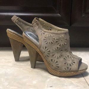 🧡SALE🧡Olive green open toe heels